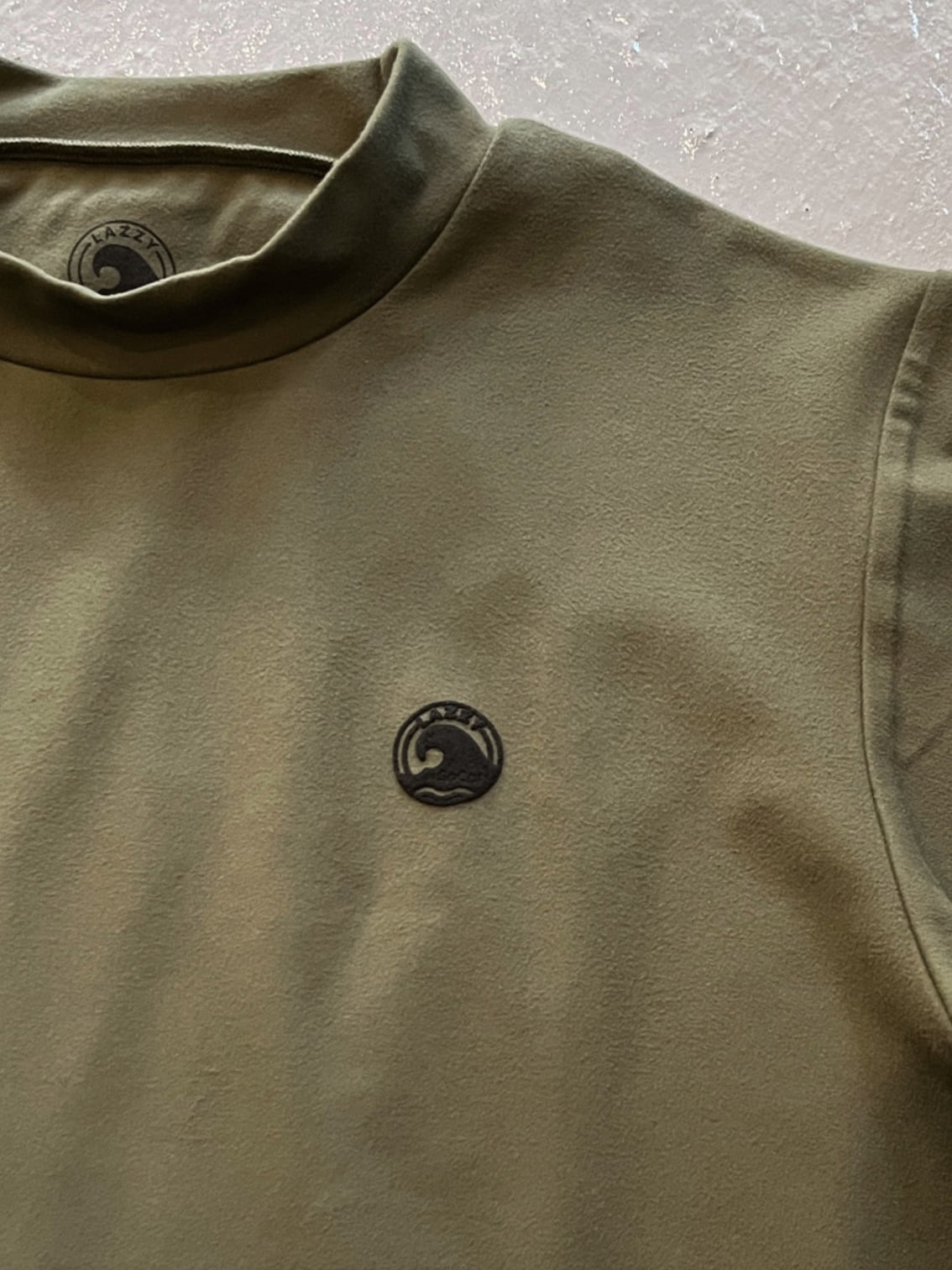 Unisex バックプリントモックネック